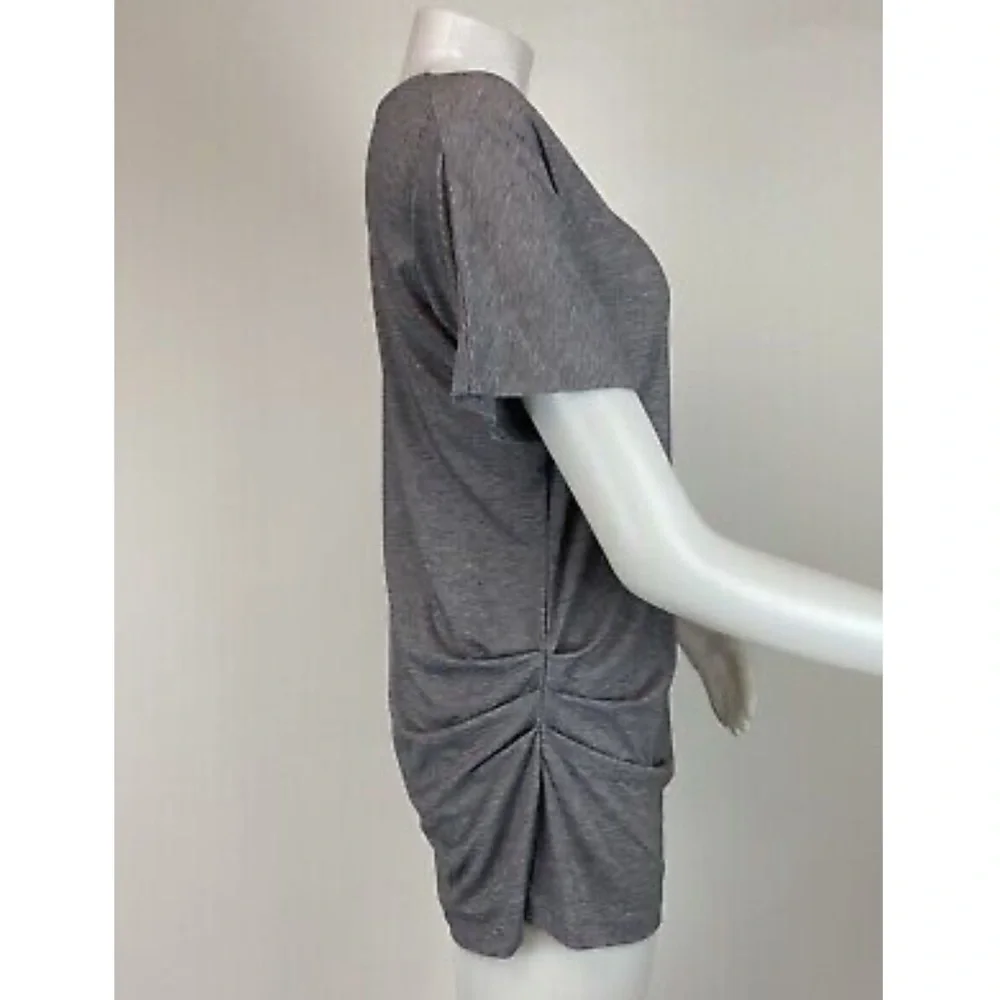 ♥️ ATHLETA Essence Tee Medium Soft Shirt Runched Sides Flattering Grey NWTS-$54 - Picture 5 of 8